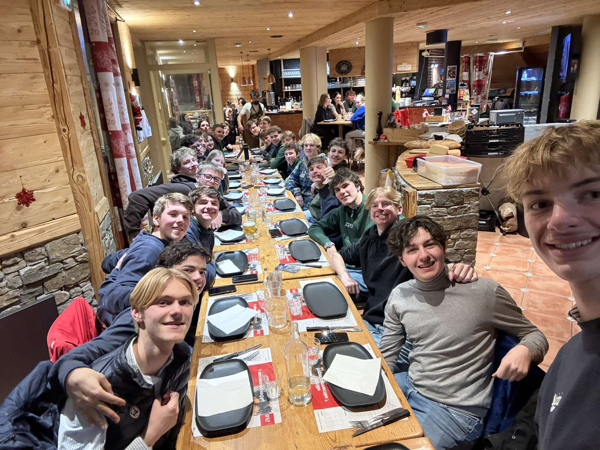 Repas savoyard organisé lors de la semaine au ski